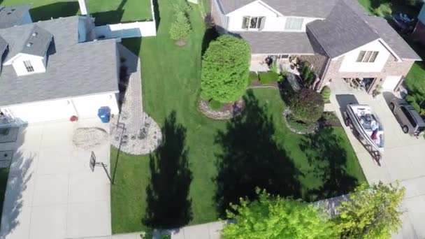 Residentiële huizen above overhead luchtfoto — Stockvideo