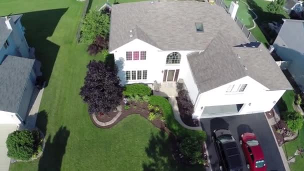 Жилые дома сверху, вид сверху с воздуха — стоковое видео