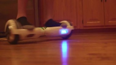 Çocuk scooter Dengeleme iki tekerlekli elektrikli kendi kendine at binme