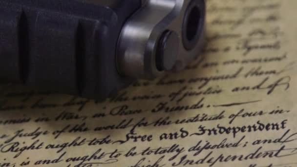 Μας σύνταγμα με πυροβόλο όπλο χεριών - το δικαίωμα να κρατήσουν και να αντέξουν τα όπλα — Αρχείο Βίντεο