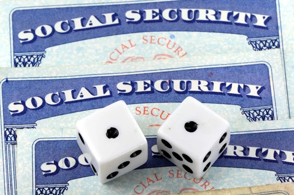 Bílé kostky na kartu sociálního zabezpečení — Stock fotografie