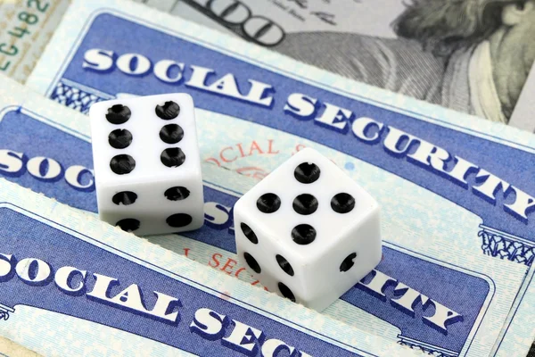 Fehér kocka szóló, társadalombiztosítási kártya — Stock Fotó