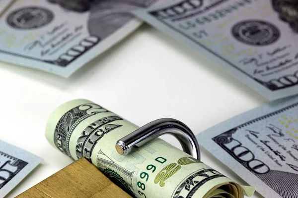 Pénzügyi biztonság húsz dollár számla, zárral — Stock Fotó