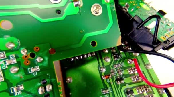 Placa de circuito verde - Componentes microeletrônicos — Vídeo de Stock