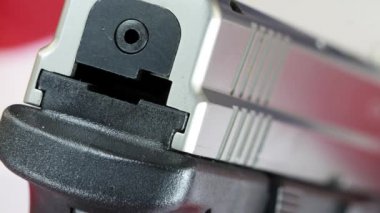 Tabanca ile Amerika Birleşik Devletleri bayrağı - sağ kolları ayı için