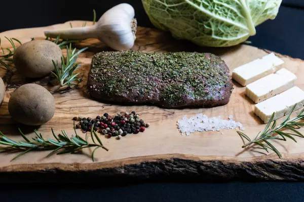 Finely seasoned lamb fillet wrapped in savoy cabbage leaves — Stock Image Finely Seasoned Lamb Fillet Wrapped Savoy Cabbage Leaves Stock Picture