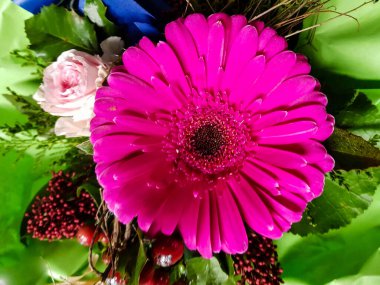 Çiçekli gelin buketi.