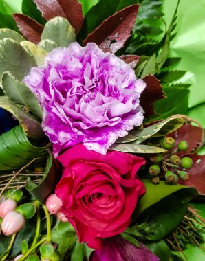 Çiçekli gelin buketi.