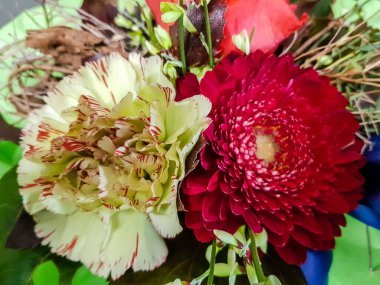 Çiçekli gelin buketi.