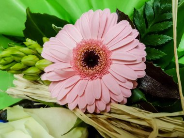 Çiçekli gelin buketi.