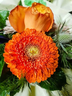 Çiçekli gelin buketi.