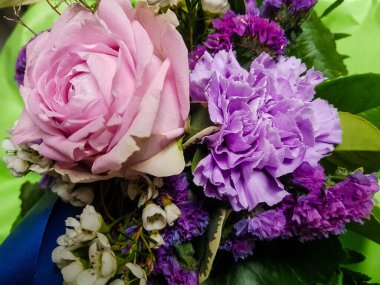 Çiçekli gelin buketi.