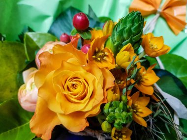 Çiçekli gelin buketi.