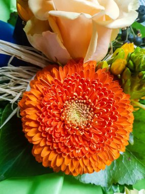 Çiçekli gelin buketi.