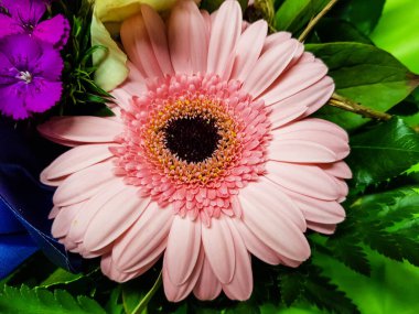 Çiçekli gelin buketi.