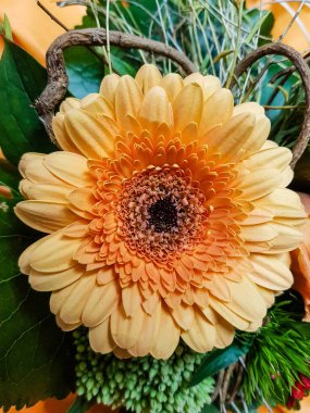 Çiçekli gelin buketi.