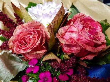 Çiçekli gelin buketi.