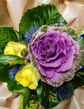 Çiçekli gelin buketi.