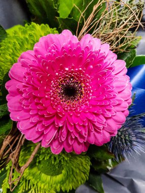 Çiçekli gelin buketi.