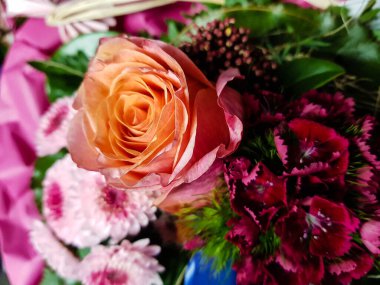 Çiçekli gelin buketi.