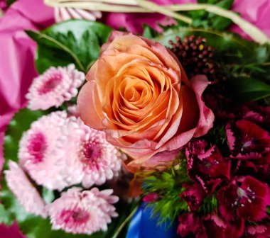 Çiçekli gelin buketi.