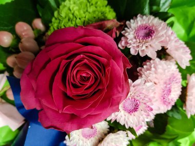 Çiçekli gelin buketi.