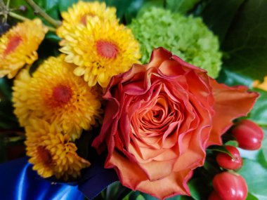 Çiçekli gelin buketi.