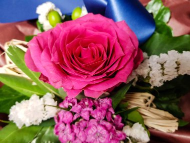 Çiçekli gelin buketi.