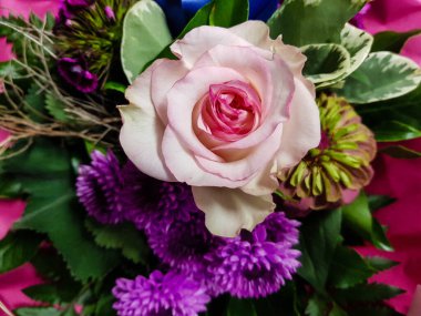 Çiçekli gelin buketi.