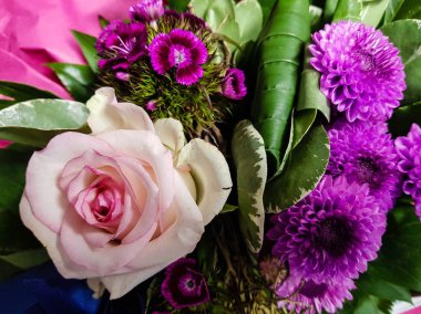 Çiçekli gelin buketi.