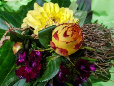 Çiçekli gelin buketi.