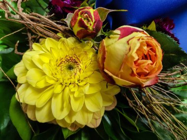 Çiçekli gelin buketi.