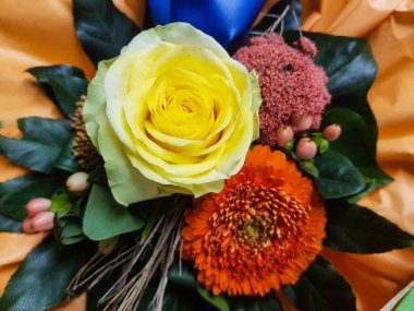 Çiçekli gelin buketi.