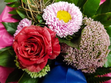 Çiçekli gelin buketi.