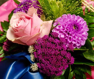 Çiçekli gelin buketi.