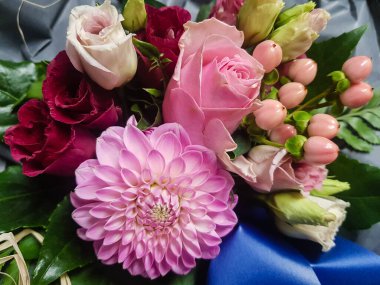 Çiçekli gelin buketi.