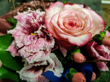 Çiçekli gelin buketi.