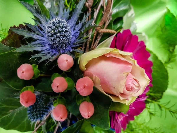 Çiçekli gelin buketi.