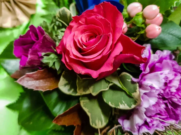 Çiçekli gelin buketi.