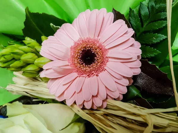 Çiçekli gelin buketi.