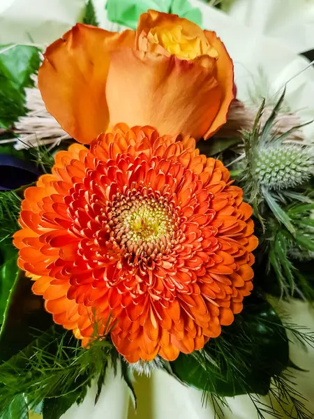 Çiçekli gelin buketi.