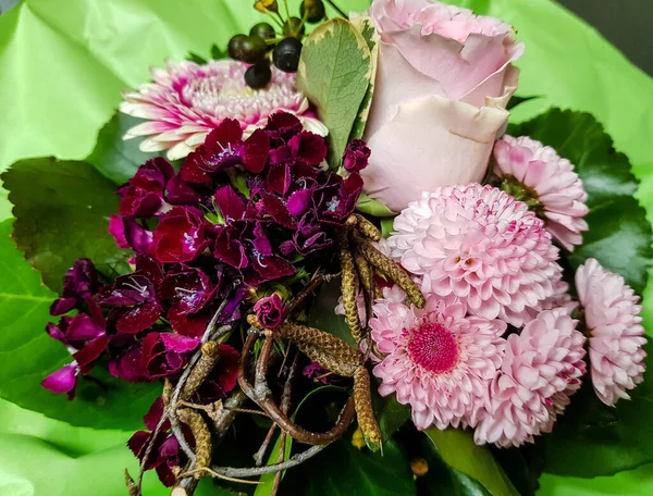 Bouquet Mariée Avec Différentes Fleurs — Photo