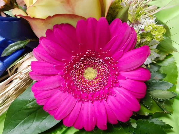 Çiçekli gelin buketi.