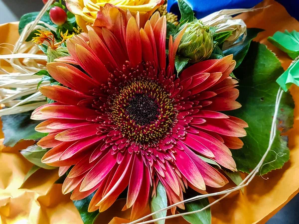 Çiçekli gelin buketi.