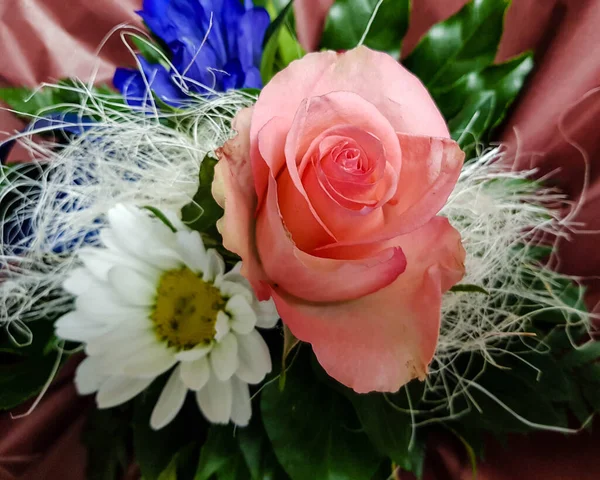 Bukiet Ślubny Różnymi Kwiatami — Zdjęcie stockowe