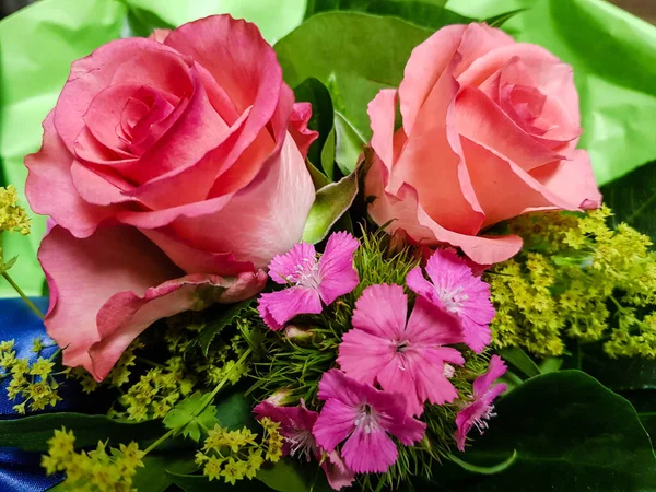 Bouquet Mariée Avec Différentes Fleurs — Photo