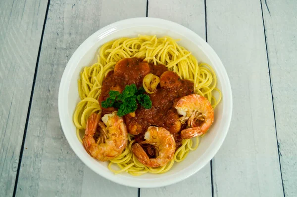 意大利特色菜意大利面 意大利面 您需要的大虾和小虾 — 图库照片