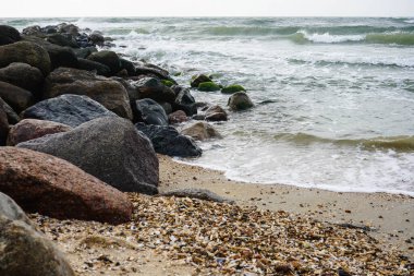 Blavand Danimarka 'nın kuzey denizindeki uçsuz bucaksız plajın izleri.