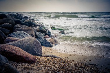 Blavand Danimarka 'nın kuzey denizindeki uçsuz bucaksız plajın izleri.