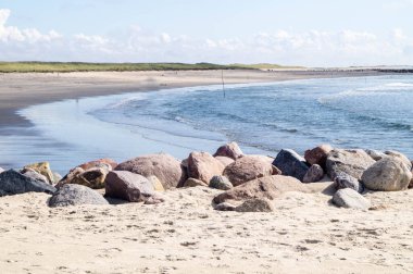 Blavand Danimarka 'nın kuzey denizindeki uçsuz bucaksız plajın izleri.
